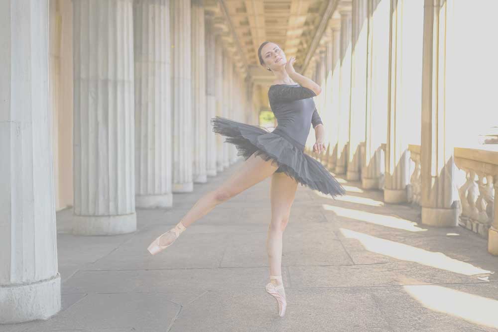 Ballerina Valerie Lauer